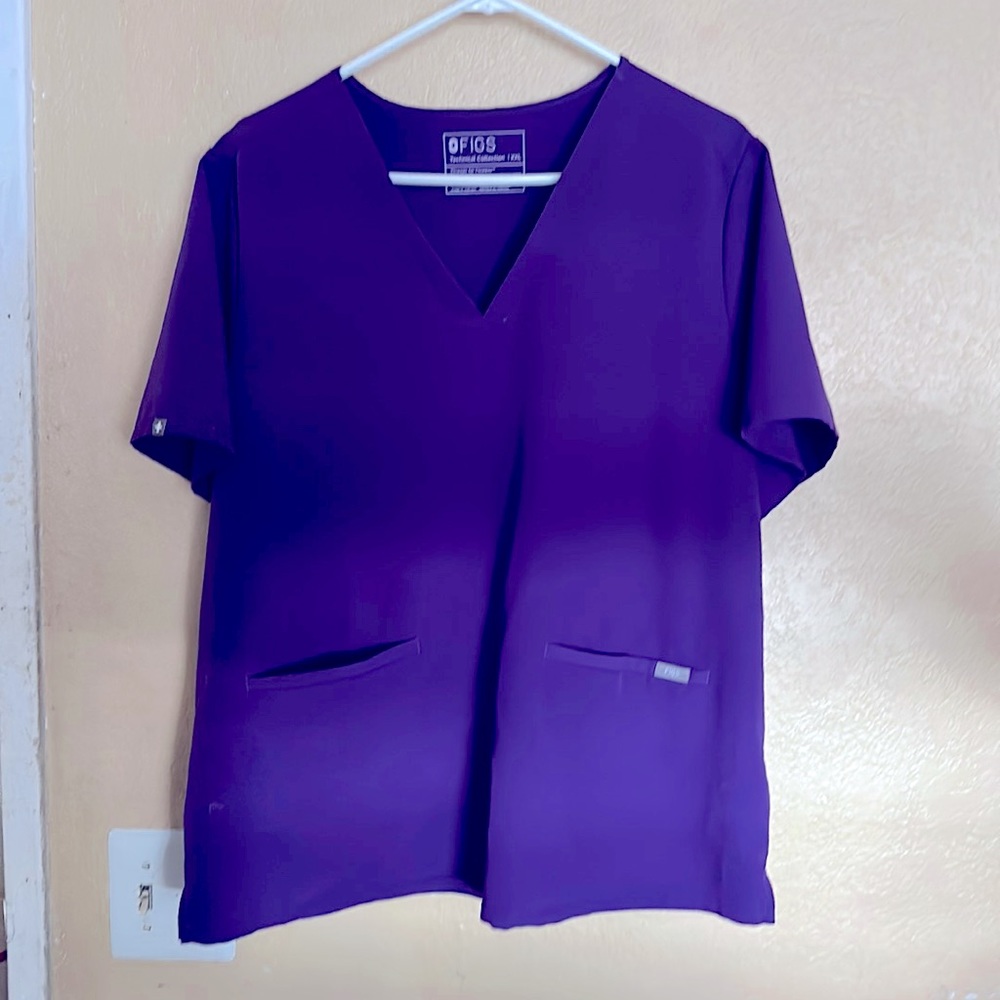 Figs XXL two pocket top